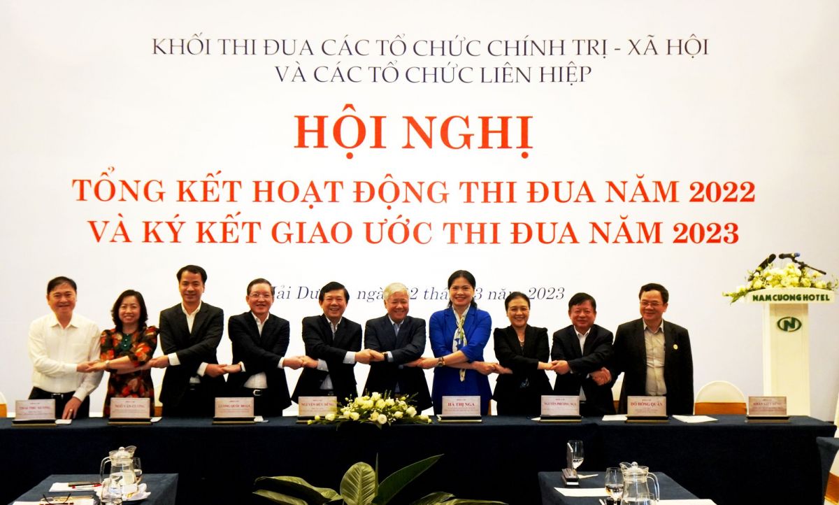 Đồng chí Đỗ Văn Chiến - Bí thư Trung ương Đảng, Chủ tịch Ủy ban T.Ư MTTQ Việt Nam, Khối trưởng Khối thi đua phát biểu khai mạc Hội nghị.