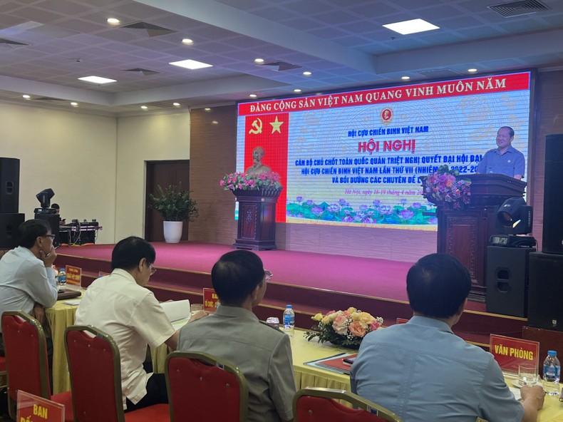 Chủ tịch Hội Cựu chiến binh Việt Nam Bế Xuân Trường phát biểu khai mạc hội nghị.