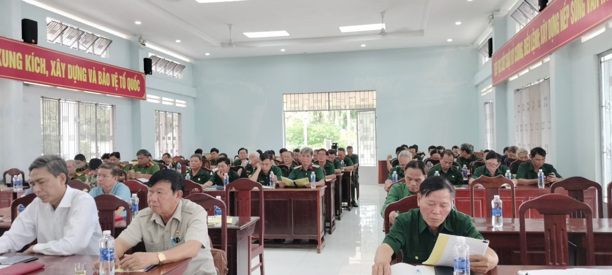 Các đại biểu dự Hội nghị sơ kết, nhân rộng mô hình “Cựu chiến binh tham gia giữ gìn an ninh trật tự” trên địa bàn huyện Lộc Ninh.