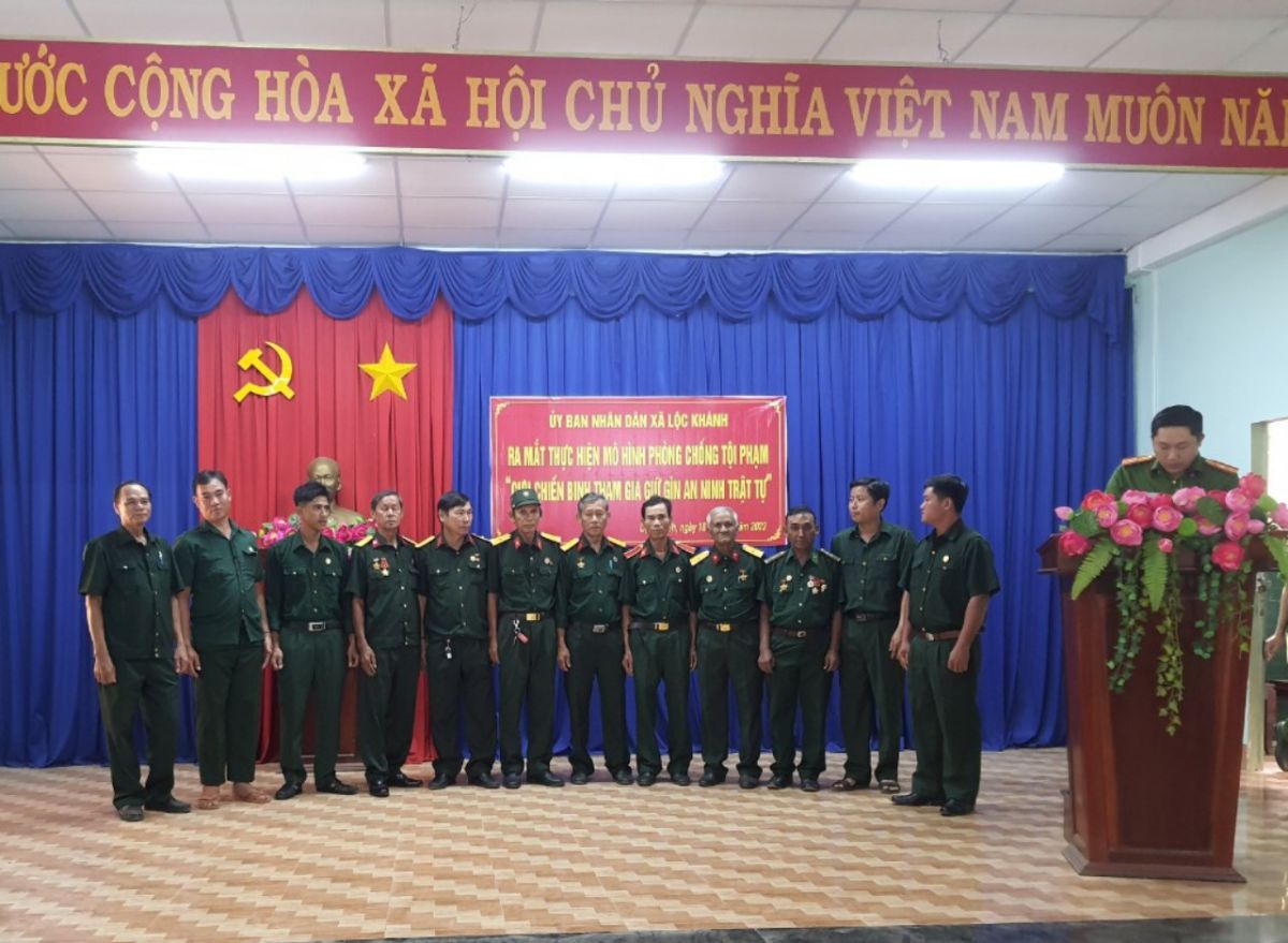 Hội Cựu chiến binh xã Lộc Khánh ra mắt mô hình “Cựu chiến binh tham gia giữ gìn an ninh trật tự”.