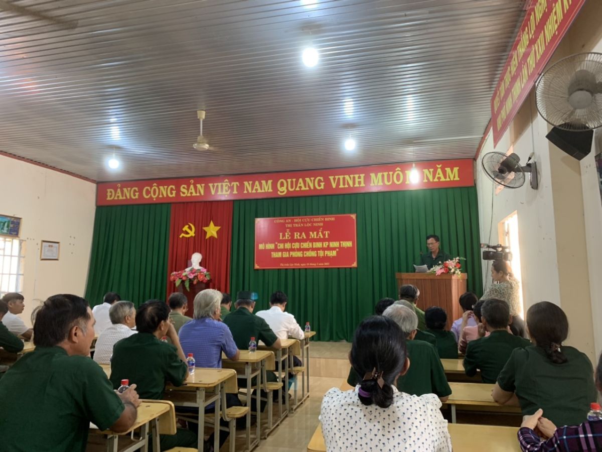 Hội Cựu chiến binh thị trấn Lộc Ninh ra mắt mô hình “Cựu chiến binh tham gia giữ gìn an ninh trật tự”.