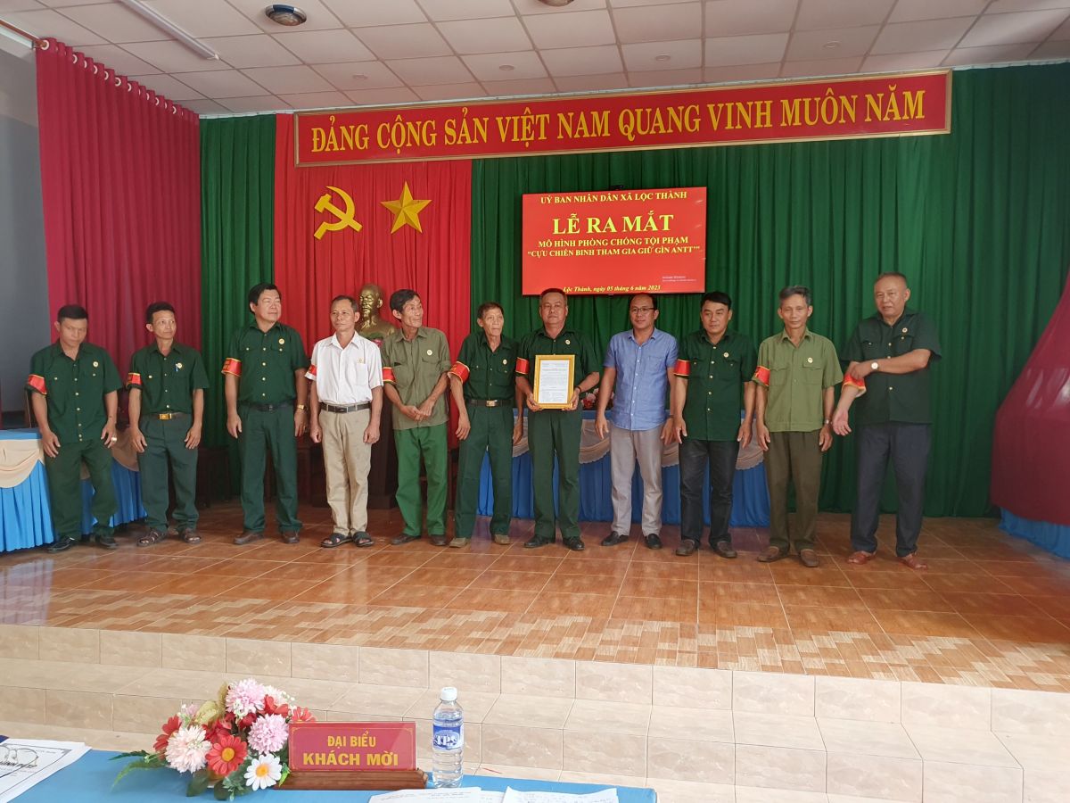Hội Cựu chiến binh xã Lộc Thành ra mắt mô hình “Cựu chiến binh tham gia giữ gìn an ninh trật tự”.