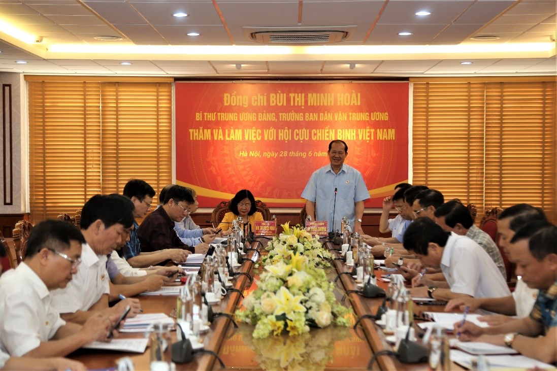 Thượng tướng Bế Xuân Trường, Bí thư Đảng đoàn, Chủ tịch Hội CCB Việt Nam phát biểu tại buổi làm việc