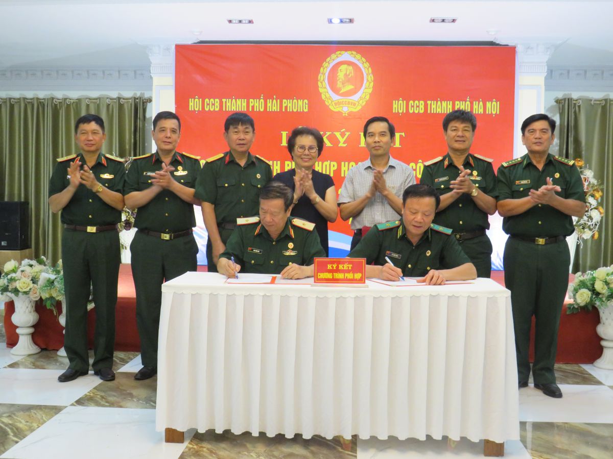 Lãnh đạo Hội CCB thành phố Hà Nội và Hải Phòng ký kết Chương trình phối hợp hoạt động giai đoạn 2023-2027