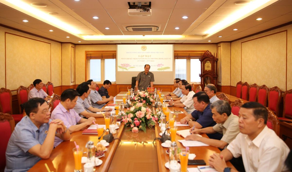 Đồng chí Bế Xuân Trường – Chủ tịch Hội CCB Việt Nam phát biểu tại buổi gặp mặt