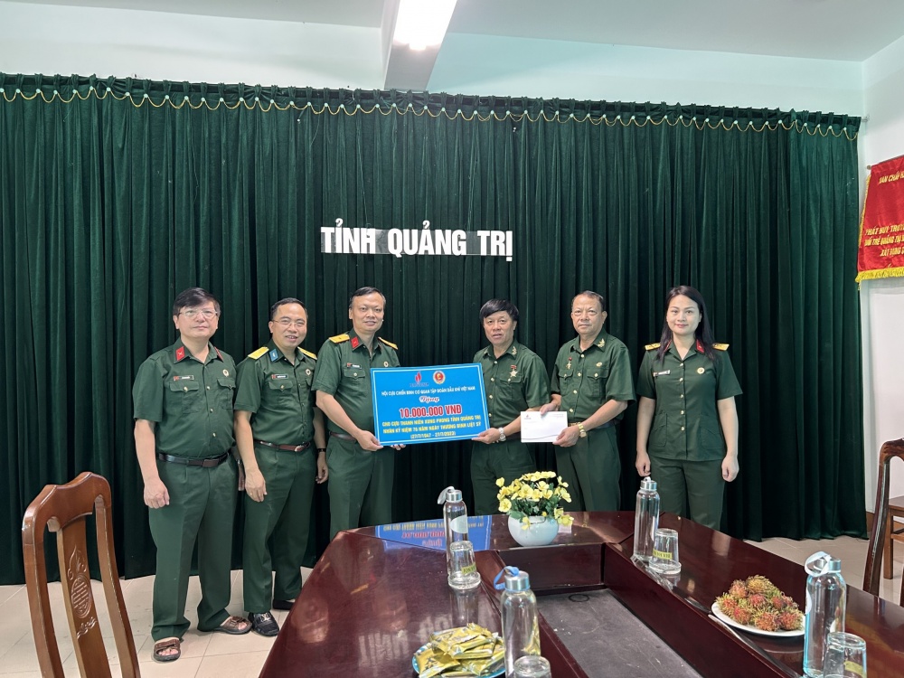 Hội CCB Cơ quan Tập đoàn trao hỗ trợ các cựu thanh niên xung phong có hoàn cảnh khó khăn tại Quảng Trị
