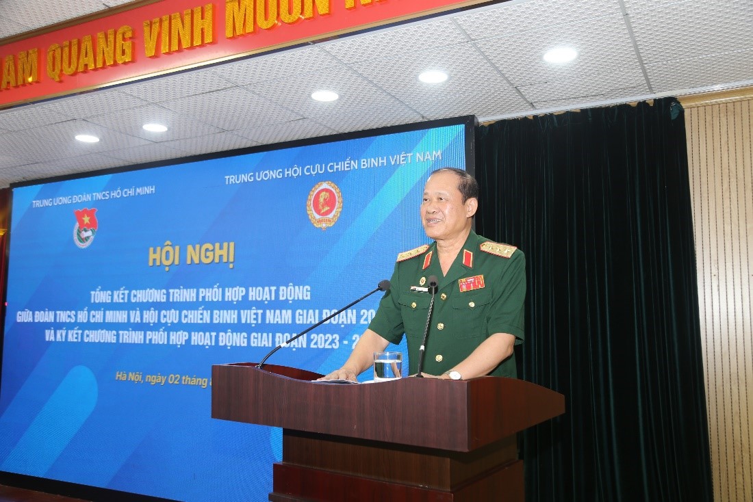 Đồng chí Thượng tướng Bế Xuân Trường, Chủ tịch Hội CCB Việt Nam
phát biểu tại Hội nghị