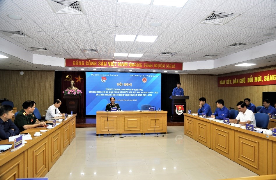 Đồng chí Bùi Quang Huy Ủy viên dự khuyết Ban Chấp hành Trung ương Đảng, Bí thư thứ nhất Trung ương Đoàn TNCS Hồ Chí Minh phát biểu tại Hội nghị