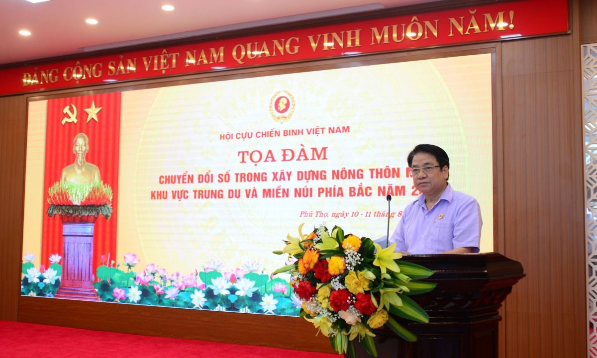 Thiếu tướng Trần Đình Hướng phát biểu tại buổi tọa đàm