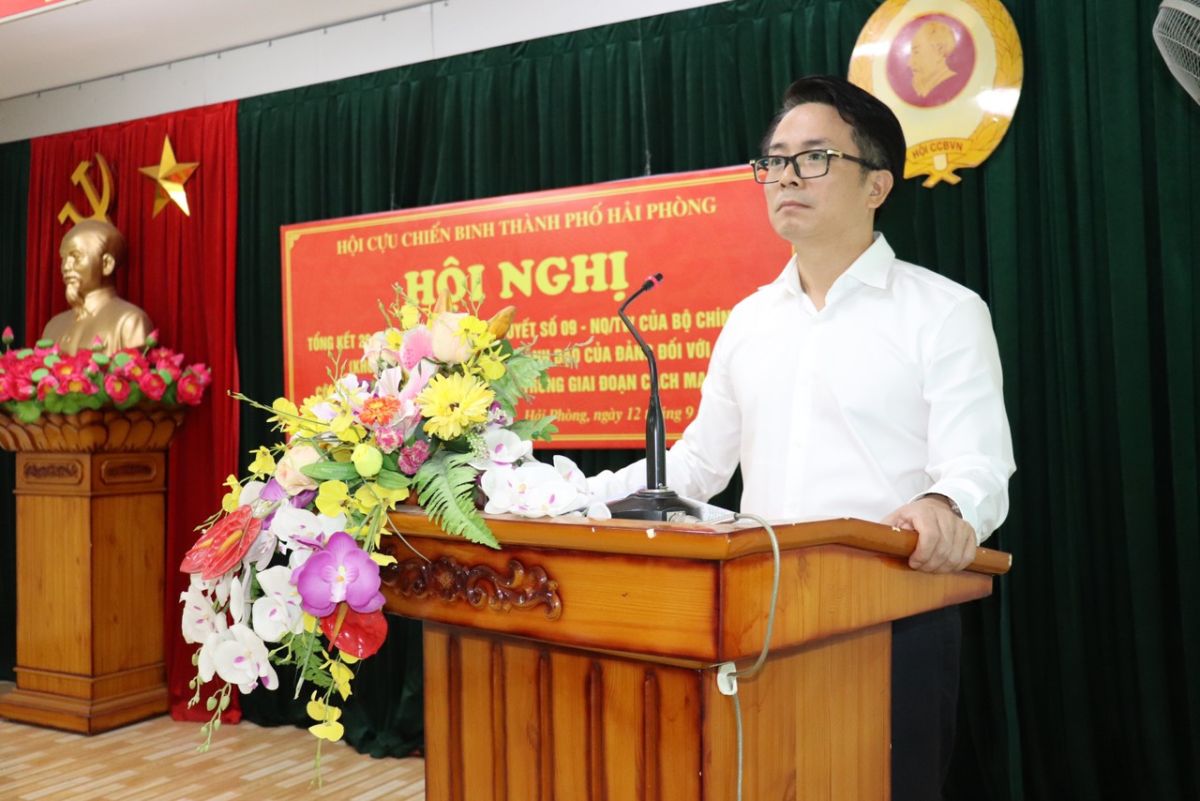 Đồng chí Lê Trí Vũ, Ủy viên Ban Thường vụ Thành ủy, Trưởng Ban Dân vận Thành ủy phát biểu tại hội nghị