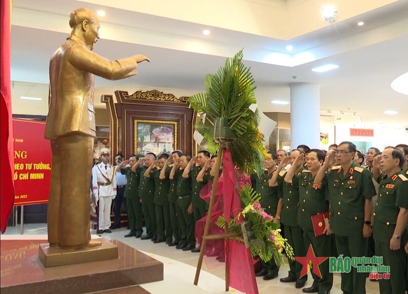 Trung ương Hội CCB Việt Nam tổ chức Lễ báo công Chủ tịch Hồ Chí Minh tại Bảo tàng Hồ Chí Minh Thừa Thiên Huế.