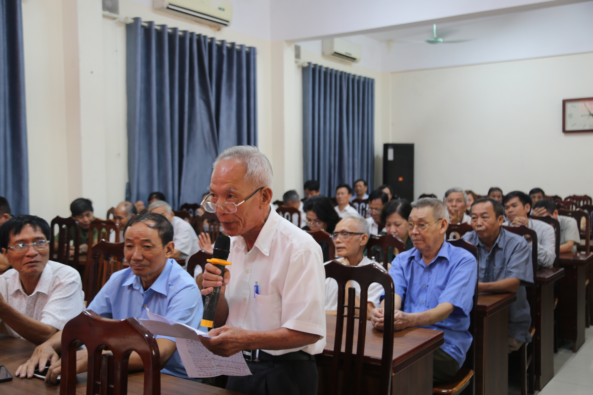 Cử tri xã Sài Sơn (Quốc Oai) phát biểu tại Hội nghị.