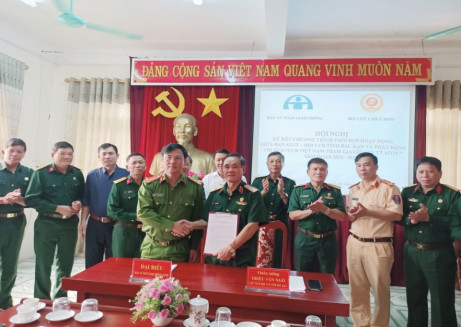 Hội Cựu chiến binh và Ban an toàn giao thông tỉnh Bắc Kạn ký kết chương trình phối hợp thực hiện giữ gìn trật tự ATGT và xây dựng văn hóa giao thông