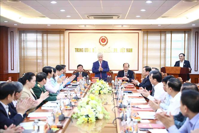 Chủ tịch Ủy ban Trung ương MTTQ Việt Nam Đỗ Văn Chiến dự và chỉ đạo hội nghị. Ảnh: Minh Đức – TTXVN