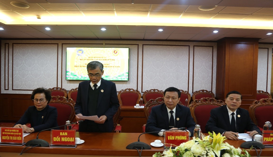 Thiếu tướng Lê Văn Cầu, Trưởng ban Đối ngoại Hội Cựu chiến binh Việt Nam báo cáo Kết quả tham dự VECONAC-22 của Đoàn đại biểu Hội Cựu chiến binh Việt Nam