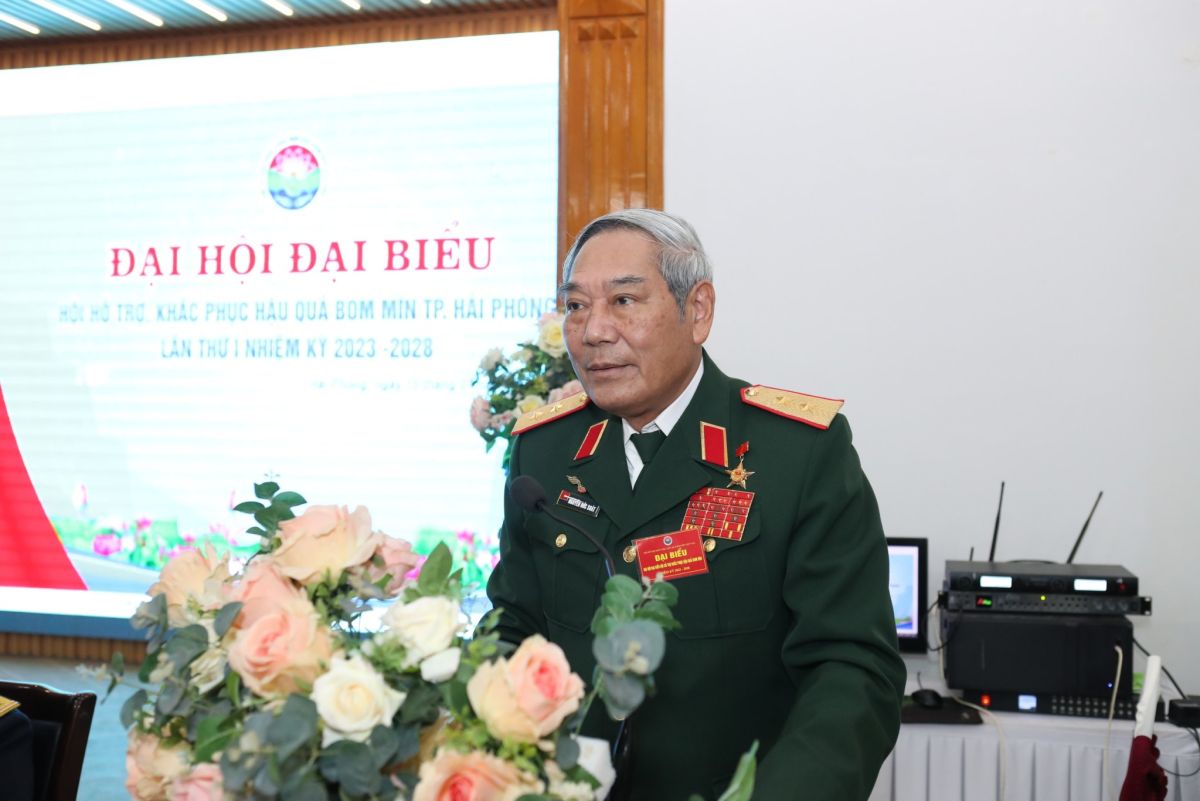 Trung tướng Nguyễn Đức Soát, Chủ tịch Hội Hỗ trợ khắc phục hậu quả bom mìn Việt Nam phát biểu tại Đại hội