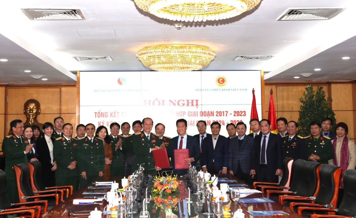 Lãnh đạo Bộ Tài nguyên và Môi trường và Hội CCB Việt Nam ký kết Chương trình phối hợp giai đoạn 2024-2029.