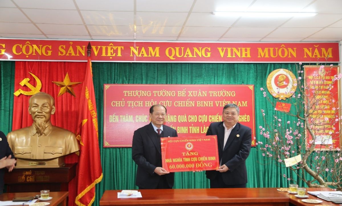 Thượng tướng Bế Xuân Trường tao tặng 01 căn nhà Nghĩa tình CCB cho Hội CCB tỉnh Lào Cai