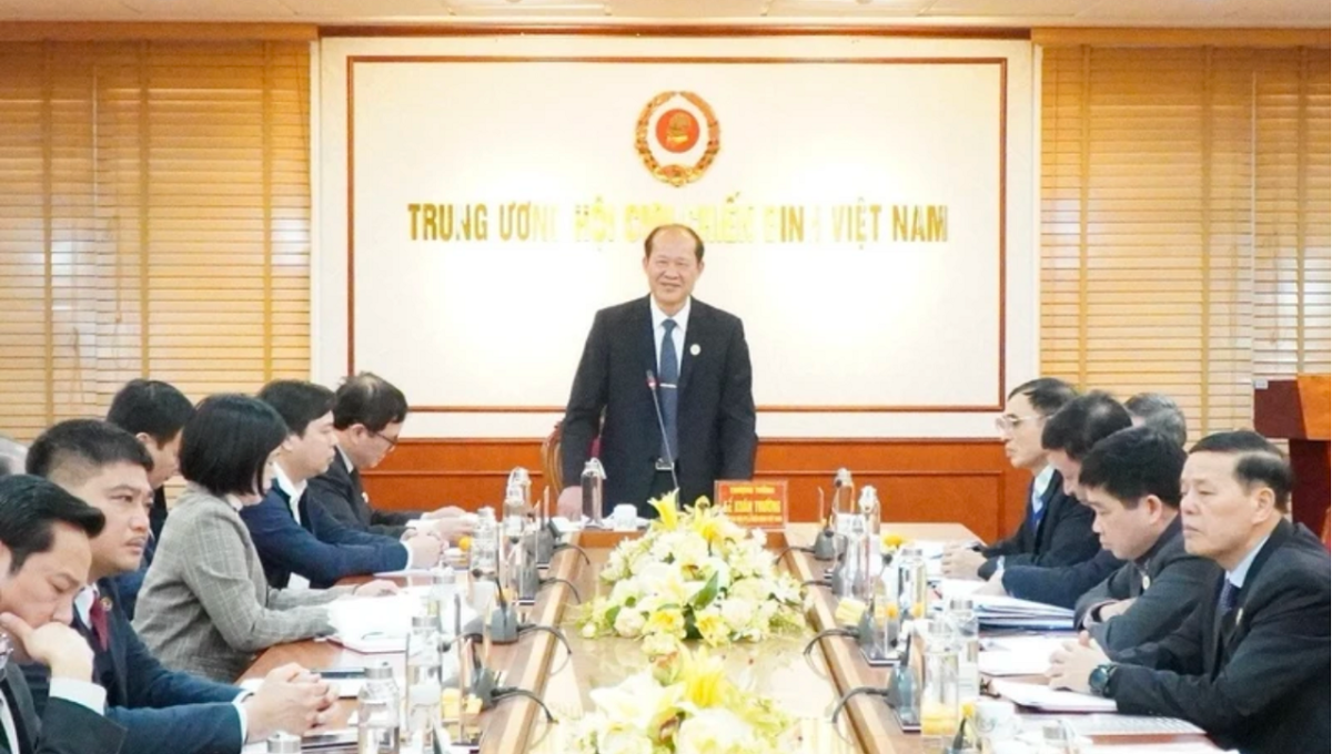 Thượng tướng Bế Xuân Trường, Chủ tịch Hội Cựu chiến binh Việt Nam phát biểu tại buổi gặp mặt.