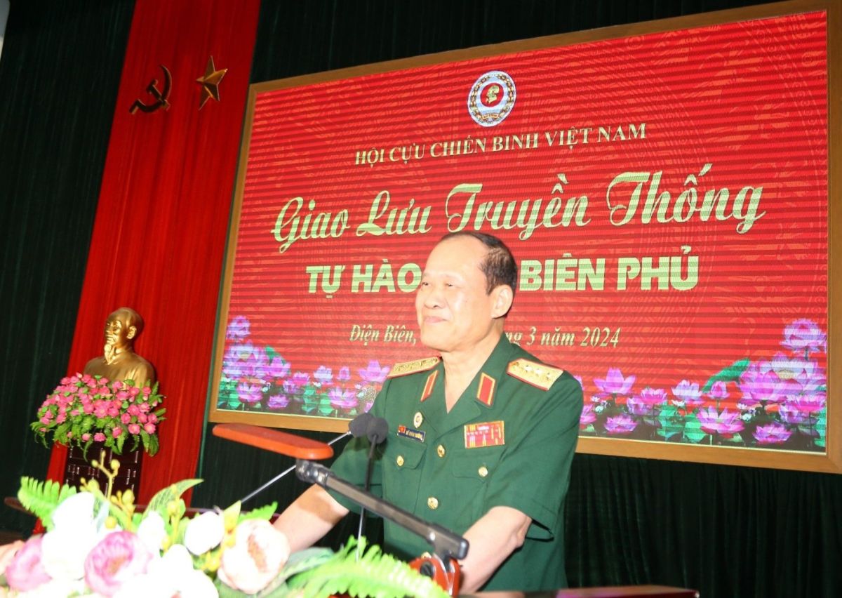 Thượng tướng Bế Xuân Trường - Chủ tịch Hội CCB Việt Nam phát biểu tại buổi giao lưu.