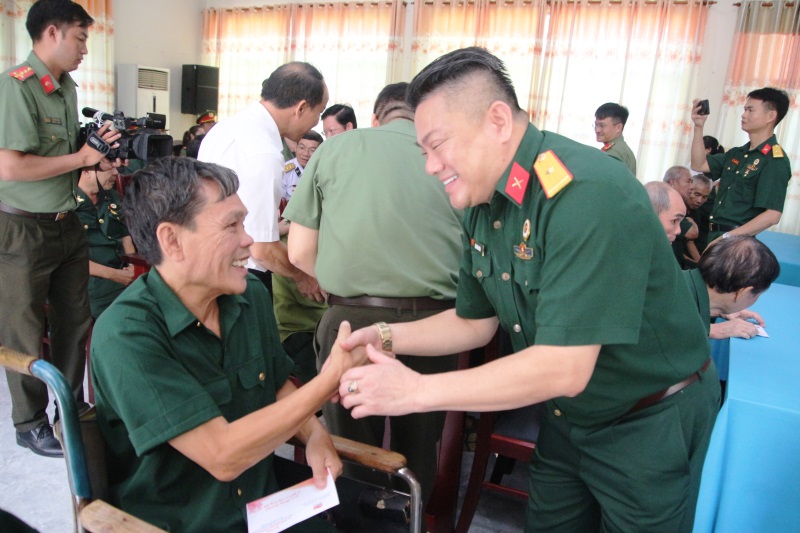 Hành trình tri ân, trao tặng quà  cho Thương binh và Người có công Long Đất