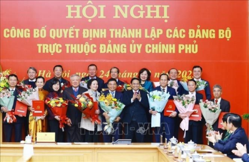 Thủ tướng Phạm Minh Chính trao quyết định thành lập 15 đảng bộ thuộc Đảng ủy Chính phủ