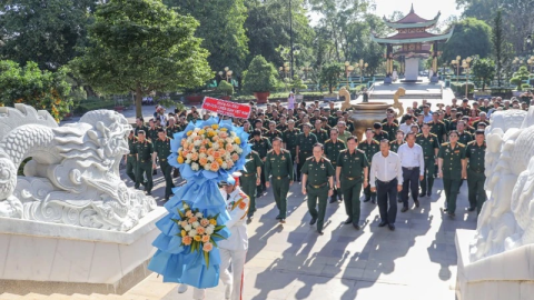 Hội Cựu chiến binh Việt Nam tổ chức báo công tại Đền tưởng niệm Liệt sĩ Bến Dược