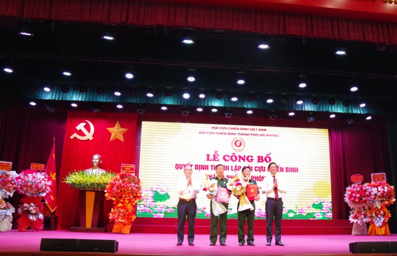 Hội Cựu chiến binh thành phố Hải Phòng công bố Quyết định thành lập và công tác cán bộ