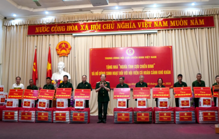 Trao tặng 40 “Nhà nghĩa tình Cựu chiến binh”