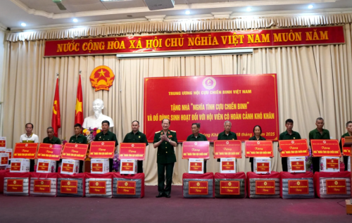 Trao tặng 40 “Nhà nghĩa tình Cựu chiến binh”