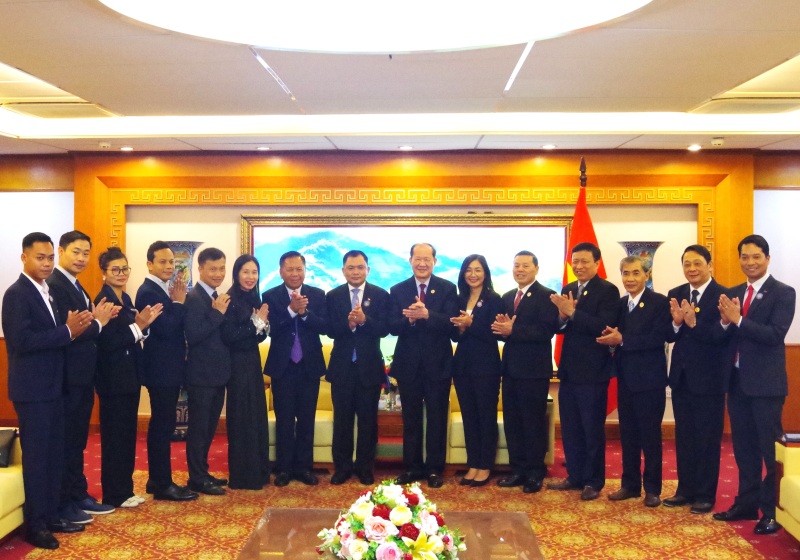 Đoàn đại biểu Doanh nghiệp Cựu chiến binh Campuchia thăm và làm việc với Hội Cựu chiến binh Việt Nam