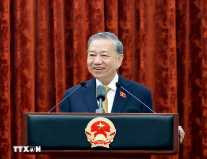 Ánh sáng Hồ Chí Minh soi đường chúng ta đi