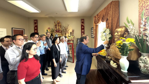Hoạt động chào mừng kỷ niệm 136 năm Ngày sinh Chủ tịch Hồ Chí Minh tại nhiều nơi trên thế giới