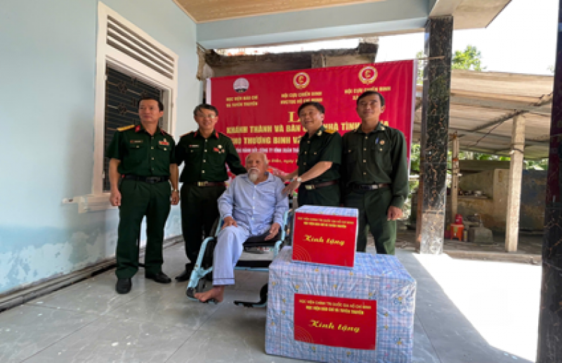 Hội Cựu chiến binh Học viện Chính trị quốc gia Hồ Chí Minh phối hợp tổ chức khánh thành, trao Nhà tình nghĩa cho thương binh Văn Bá Nên