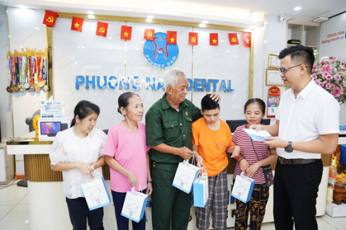 Nụ cười từ những nghĩa tình tháng Tám